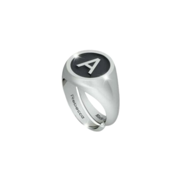 Anillo con inicial A de Rebecca Chevalier