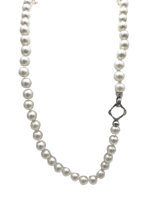 Collana con Perle Akoya 6,5 mm e Chiusura in Oro Bianco e Brillanti