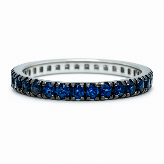 Anillo de eternidad de oro blanco Davite & Delucchi con zafiros de 0,29 ct, talla 13