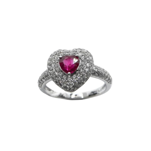 Anillo de corazón de oro blanco con rubí talla corazón y pavé de diamantes