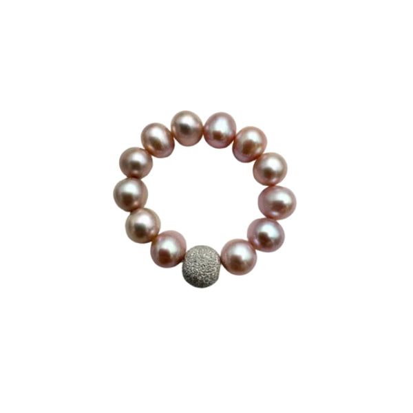 Anillo elástico con perlas de agua dulce de 5,5 mm y esfera de oro blanco con corte de diamante