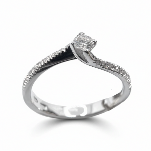 Anello Solitario Davite&Delucchi in Oro Bianco con Diamante Centrale e sul Gambo