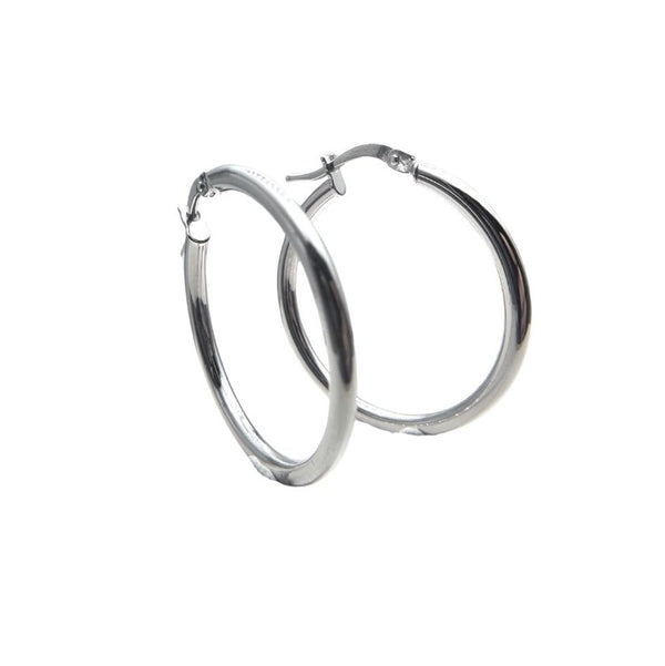 Aros de oro blanco pulido de 18 quilates