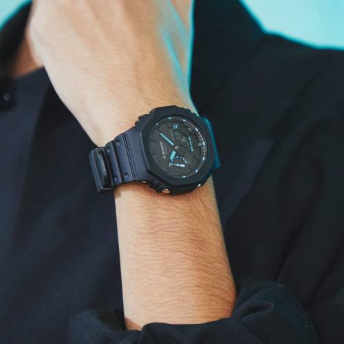 Orologio G-Shock con Cassa Ottagonale Nero e Lancette e indici Azzurri