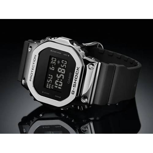 Orologio G-Shock Digitale con Cassa in Acciaio e Cinturino in SIlicone