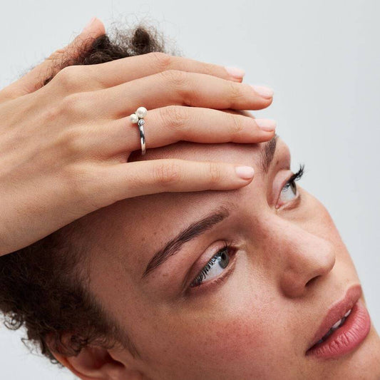 Anillo Pandora con Perlas Cultivadas de Agua Dulce y Punto de Luz