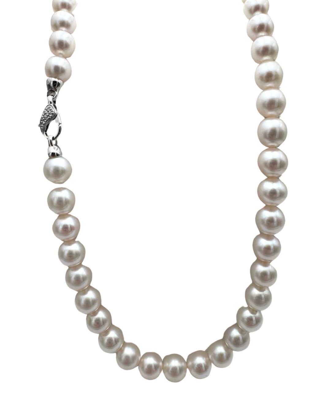 Necklace with 8.5 mm Akoya Pearls and a White Gold and Diamond Lobster Clasp