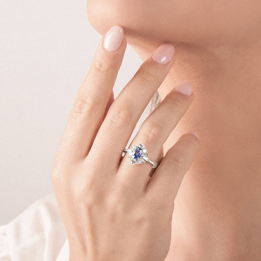 Anillo Mirco Visconti de oro blanco con zafiro central y diamantes talla brillante