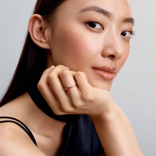 Anillo solitario Pandora Corazón Rojo Chapado en Oro Amarillo