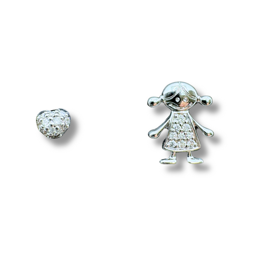 Pendientes de corazón para niña hechos a mano por Iannelli en oro blanco y diamantes