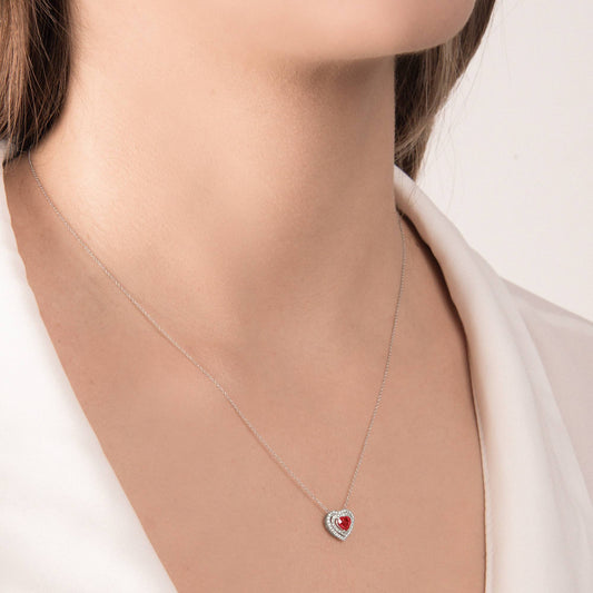 Collar Mirco Visconti de oro blanco con colgante de corazón con rubí talla corazón y doble diamante envolvente