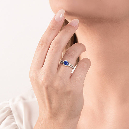 Anillo Mirco Visconti de oro blanco con zafiro de talla ovalada y diamantes