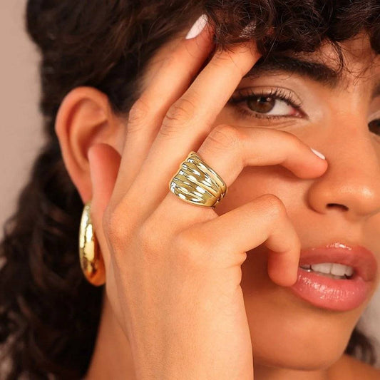 Anello Etrusca A Fascia Graduato Con Texture Rigata