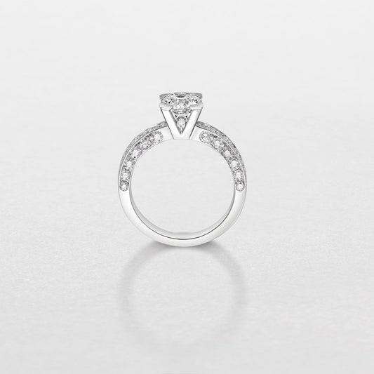 Anillo solitario Icon con diamante central y diamantes laterales