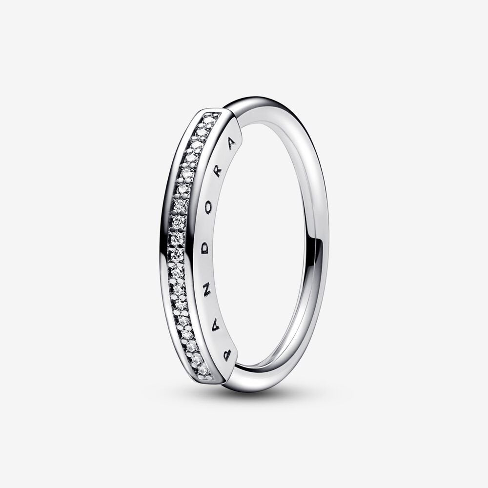 Anillo Pandora con banda pavé y logotipo