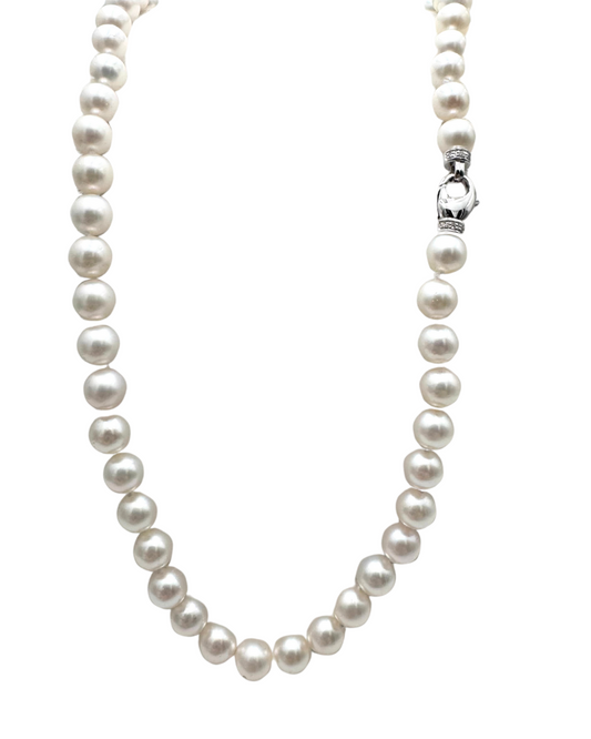 Collana con Perle Akoya 7 mm con Moschettone in Oro Bianco e Brillanti