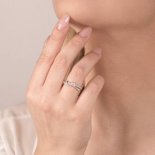 Anillo Trilogy Band de Mirco Visconti en oro blanco y diamantes