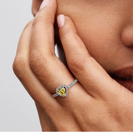 Anillo Pandora de corazón amarillo en relieve