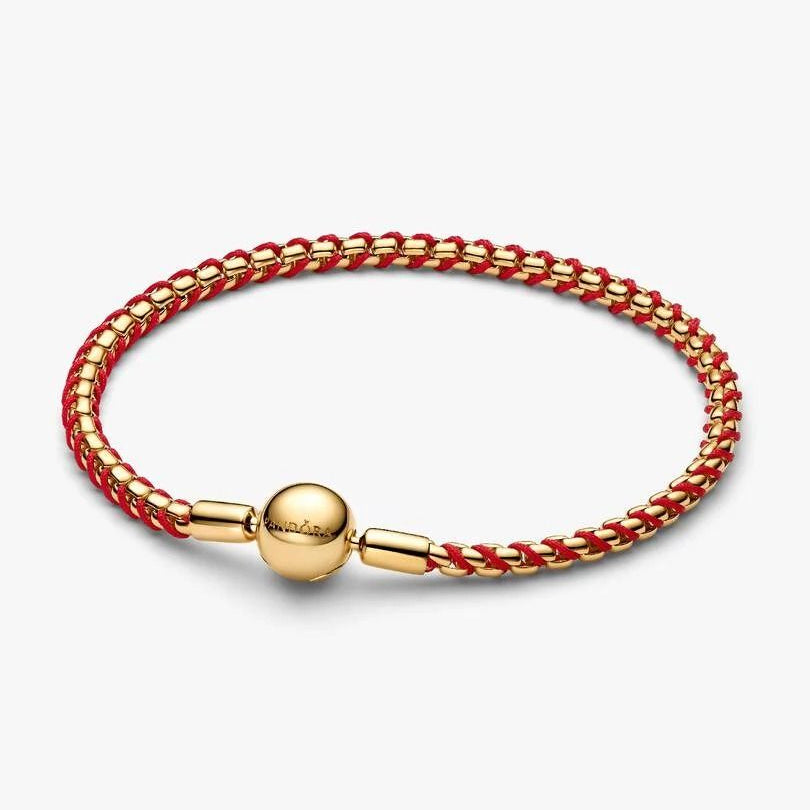 Pulsera Pandora de tela roja con baño de oro de 14 quilates