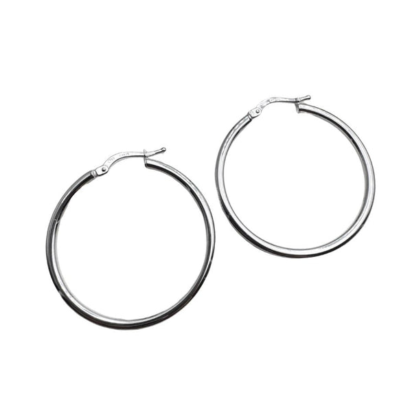 Aros de oro blanco pulido de 18 quilates
