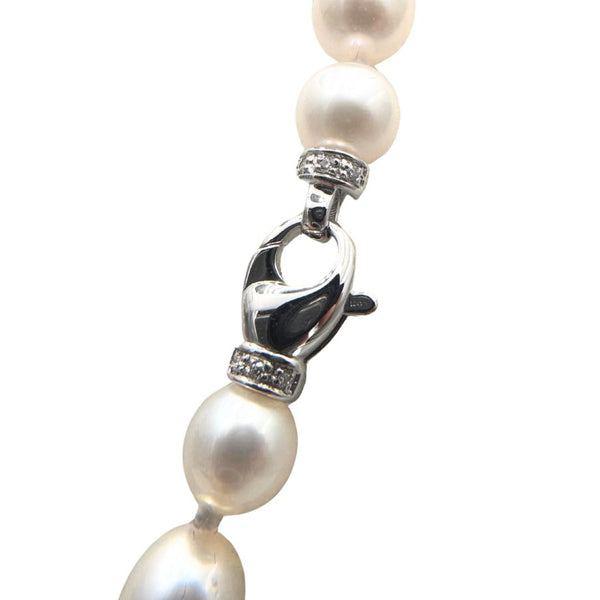 Collar de perlas Akoya de 7 mm con cierre de langosta de oro blanco y diamantes
