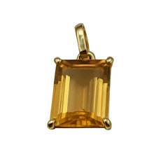 Colgante de oro amarillo de 18 quilates con piedra natural
