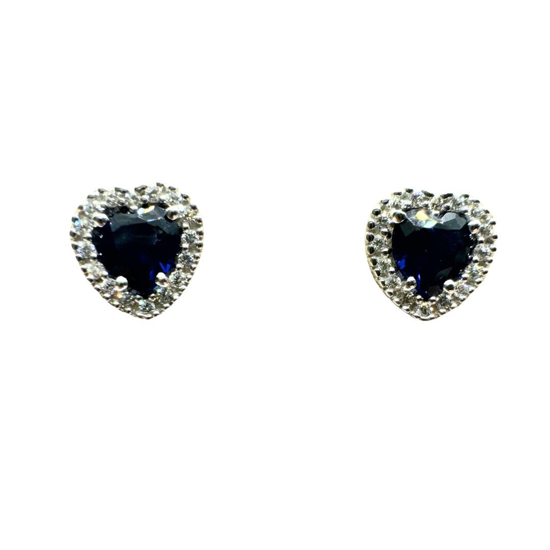 Pendiente de corazón de oro blanco de 18 kt con circonitas azules y blancas