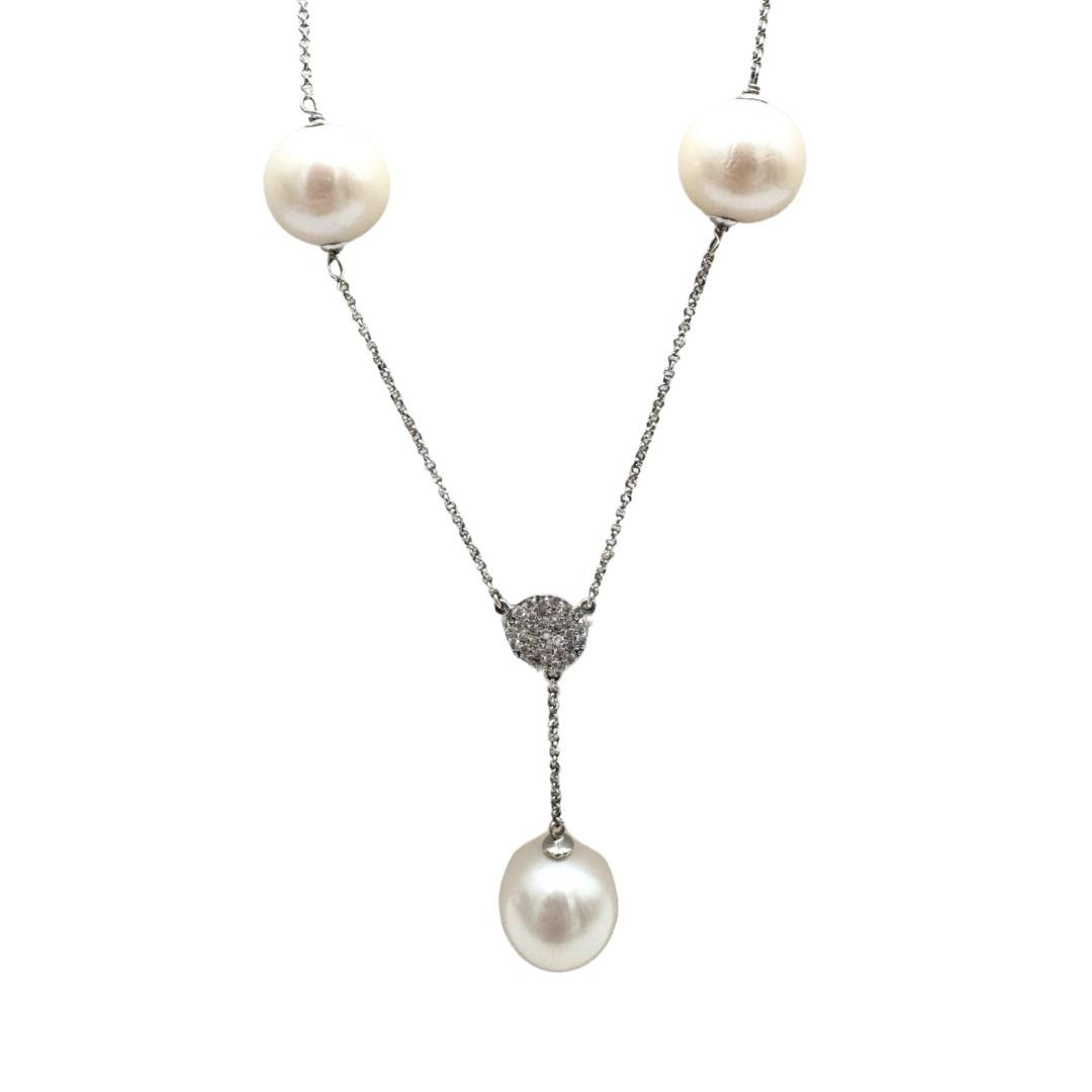 Collar de oro blanco y diamantes con perlas Edison de 12 mm