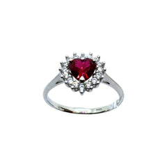 Anillo de corazón de oro blanco de 18 kt con corazón de circonita roja y contorno de circonita blanca
