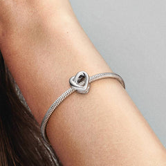 Charm de corazón trenzado de Pandora