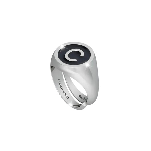 Anillo con inicial C de Rebecca Chevalier