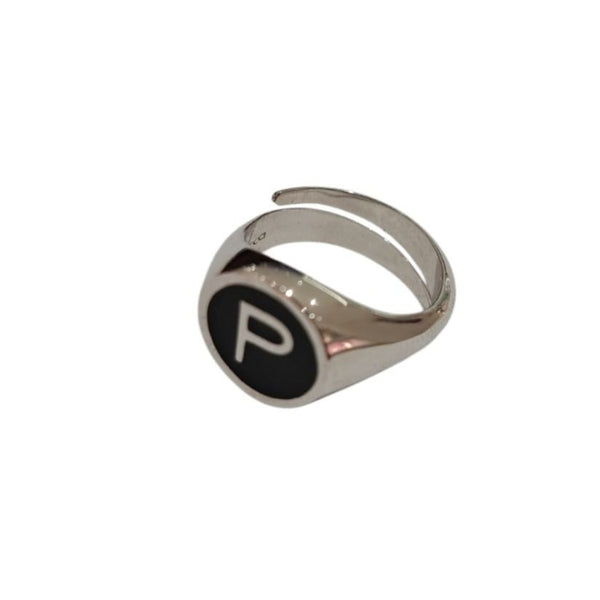 Anillo con inicial P de Rebecca Chevalier
