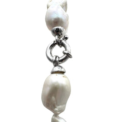 Collar de perlas barrocas con cierre de langosta de plata