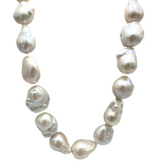 Collar de perlas barrocas con cierre de langosta de plata
