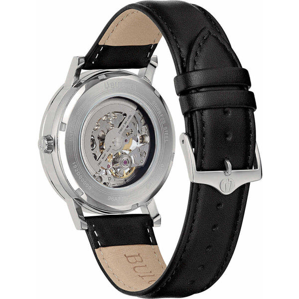 Reloj automático Bulova Clipper Skeleton en negro con movimiento a la vista