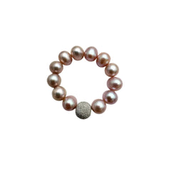Anillo elástico con perlas de agua dulce de 5,5 mm y esfera de oro blanco con corte de diamante