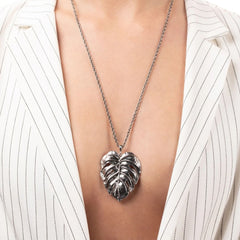 Collar de hoja de Monstera desnuda de Isola Bella