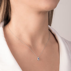 Collar Mirco Visconti de oro blanco con colgante de zafiro de talla ovalada y diamantes