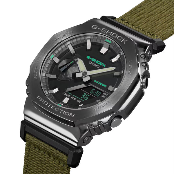 Reloj G-Shock con caja octagonal PVD en bronce y correa de lona