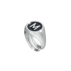 Anillo con inicial M de Rebecca Chevalier