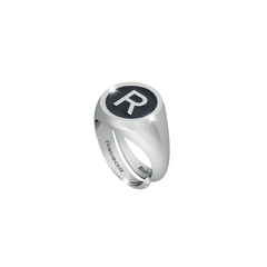 Anillo con inicial R de Rebecca Chevalier