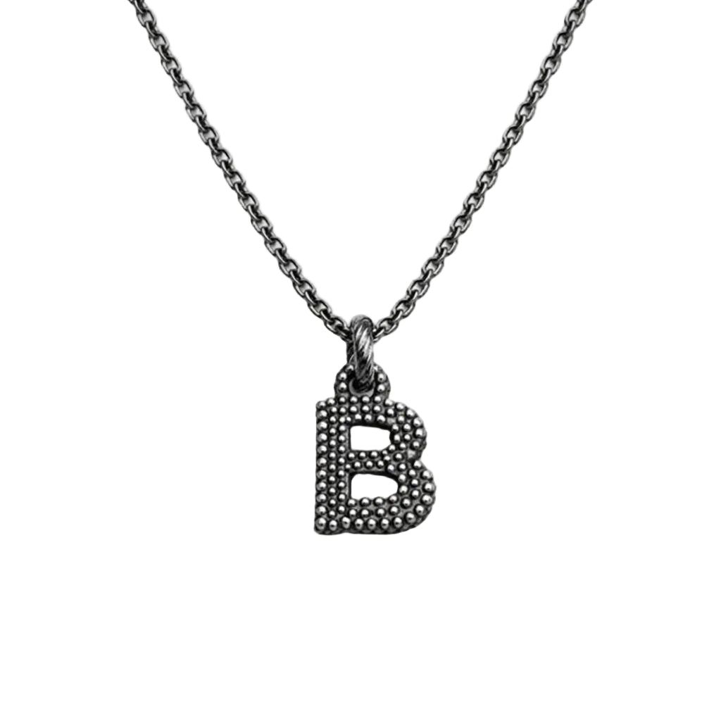 Collar con la inicial B punteada del 25 de noviembre