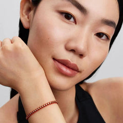 Pulsera Pandora de tela roja con baño de oro de 14 quilates