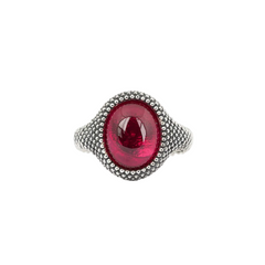 Nove25 Oval Chevalier Ring Dotted with Red Corundum