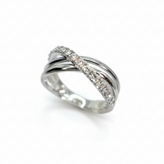 Anillo trenzado de Giorgio Visconti en oro blanco y diamantes