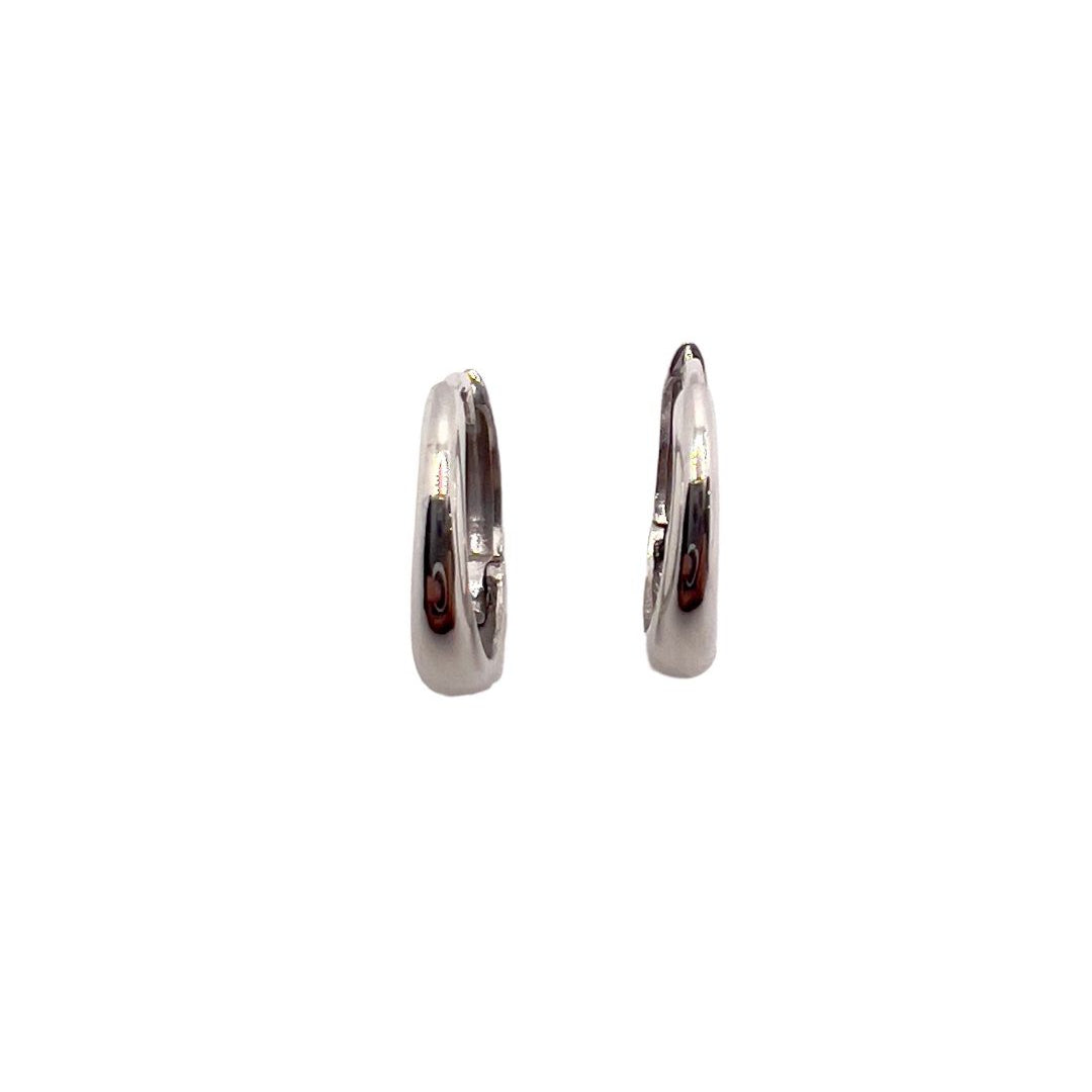 Pendientes de aro con cierre de presión en oro blanco de 18 kt y diámetro de 1 cm.