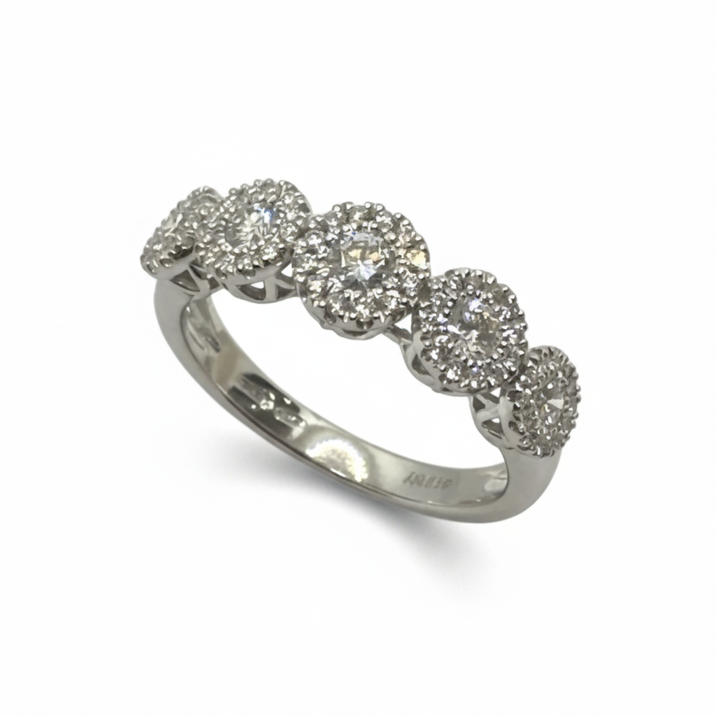 Davite Delucchi Ring with Brilliant-Cut Diamonds