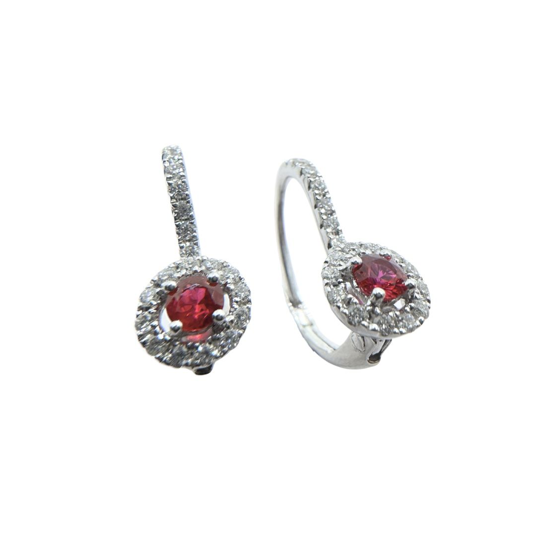 Pendientes colgantes de oro blanco con rubíes y diamantes de Giorgio Visconti
