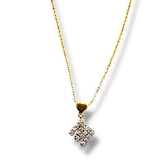 Collar de oro rosa de 18 quilates con inicial M y diamantes
