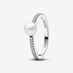 Anillo Pandora con perla cultivada de agua dulce y pavé
